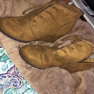 Suede brown boots